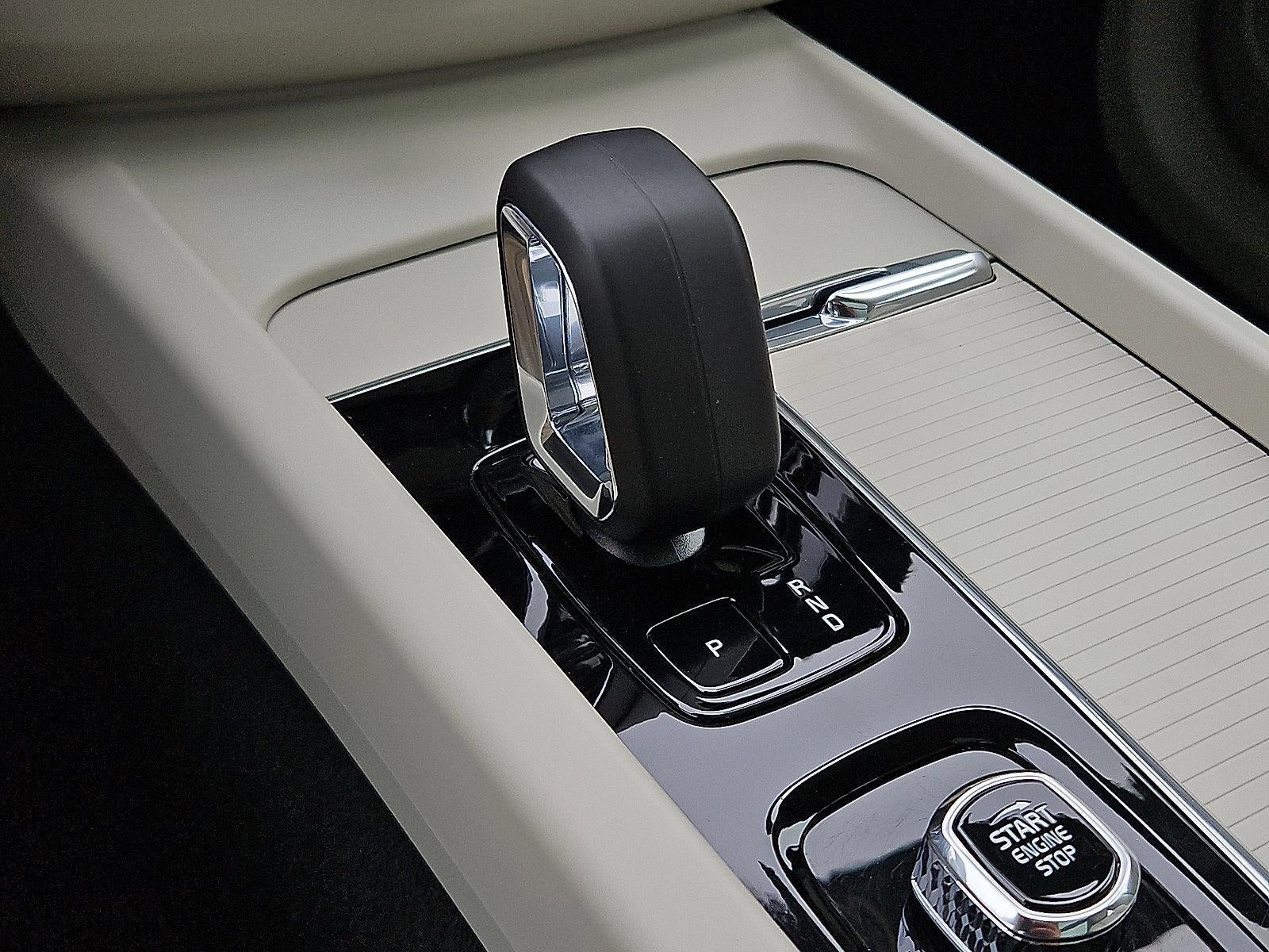 2024 Volvo XC60 B5 AWD Core Dark Theme