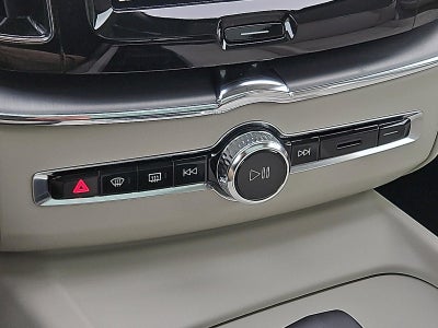 2024 Volvo XC60 B5 AWD Core Dark Theme