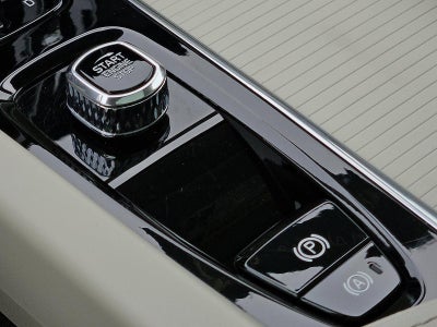 2024 Volvo XC60 B5 AWD Core Dark Theme