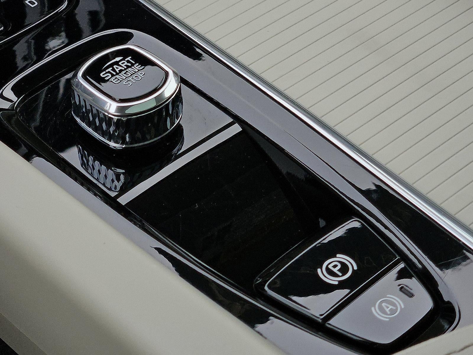 2024 Volvo XC60 B5 AWD Core Dark Theme