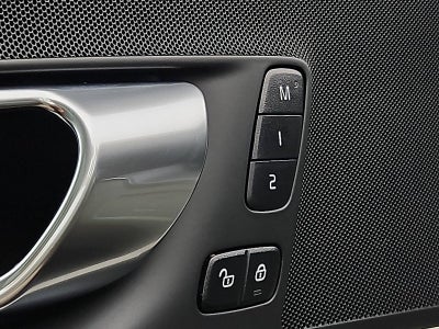 2024 Volvo XC60 B5 AWD Core Dark Theme