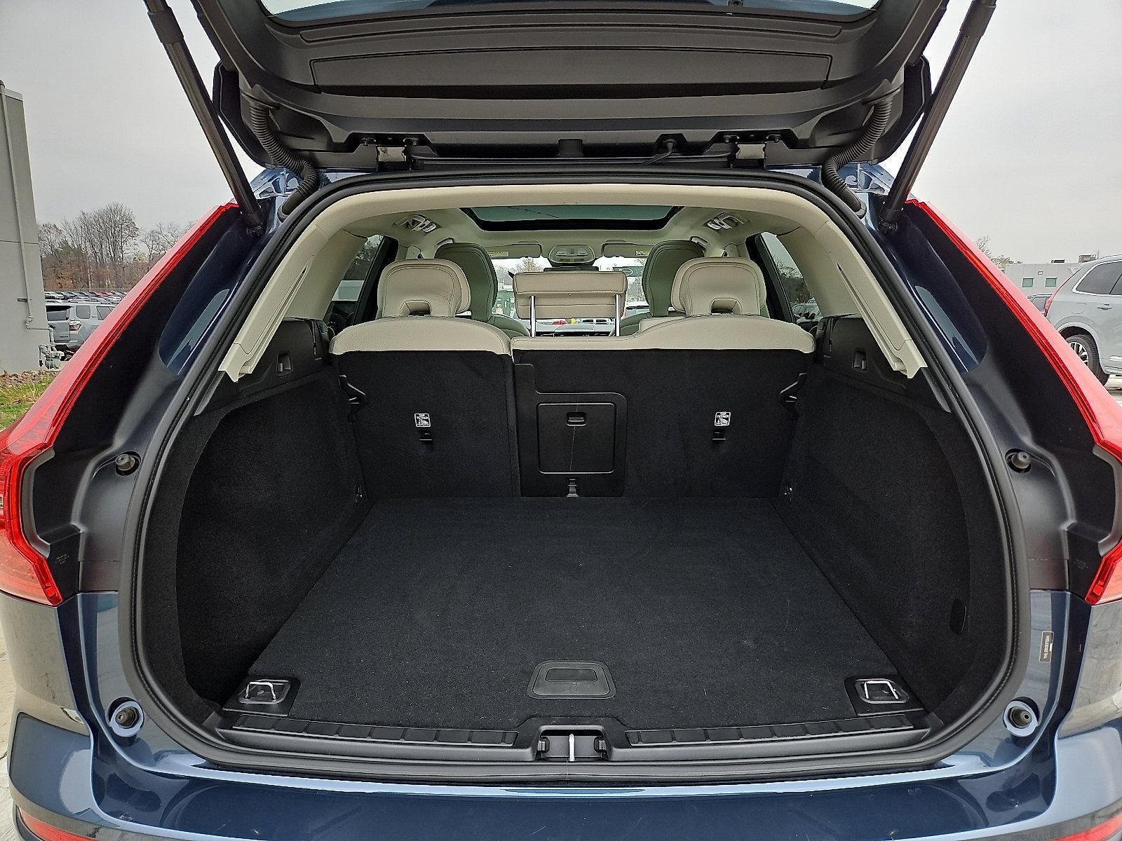 2024 Volvo XC60 B5 AWD Core Dark Theme