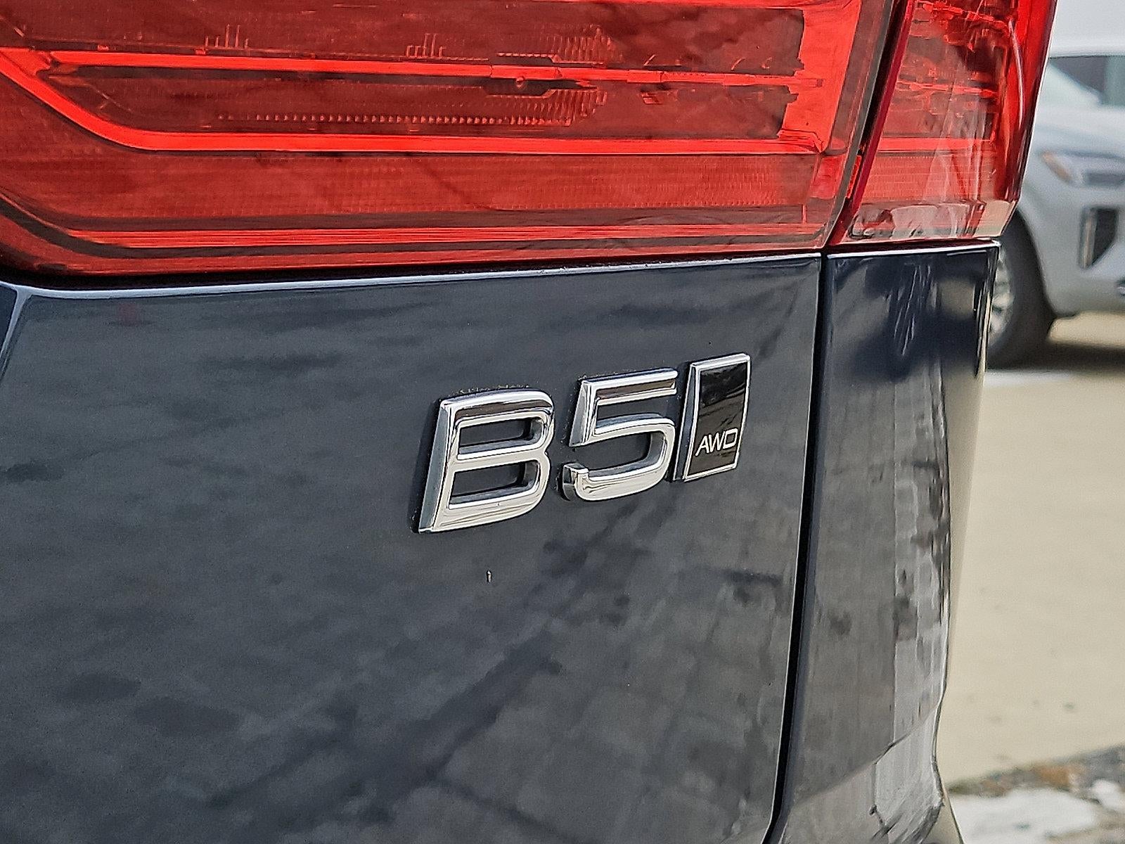 2024 Volvo XC60 B5 AWD Core Dark Theme