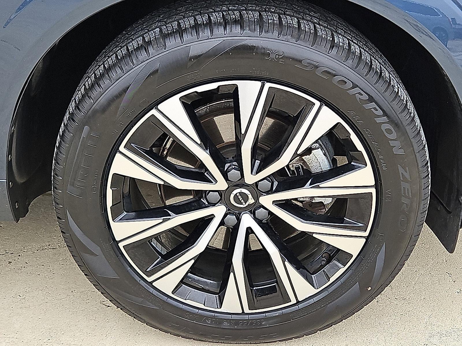 2024 Volvo XC60 B5 AWD Core Dark Theme