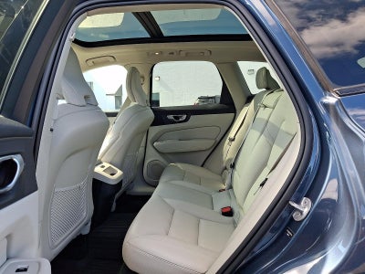 2024 Volvo XC60 B5 AWD Core Dark Theme