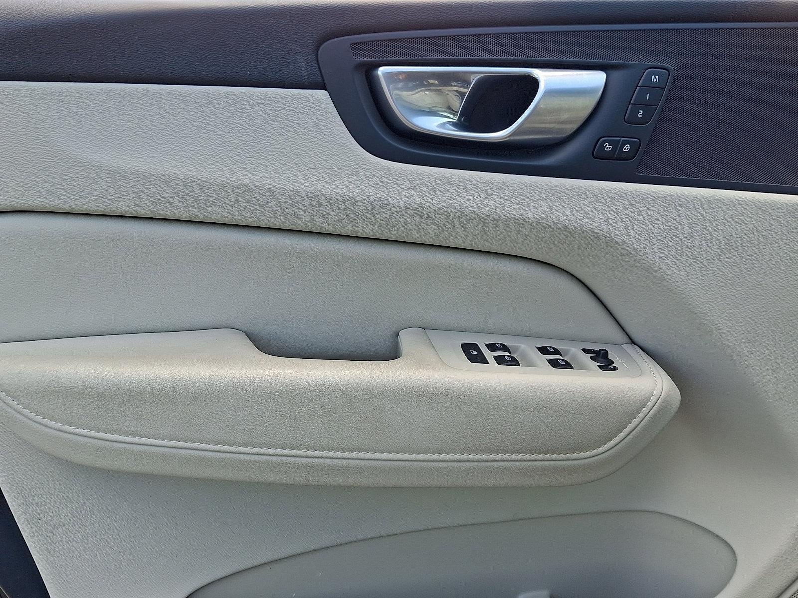 2024 Volvo XC60 B5 AWD Core Dark Theme