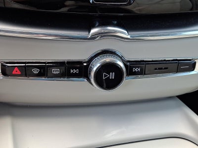 2024 Volvo XC60 B5 AWD Core Dark Theme
