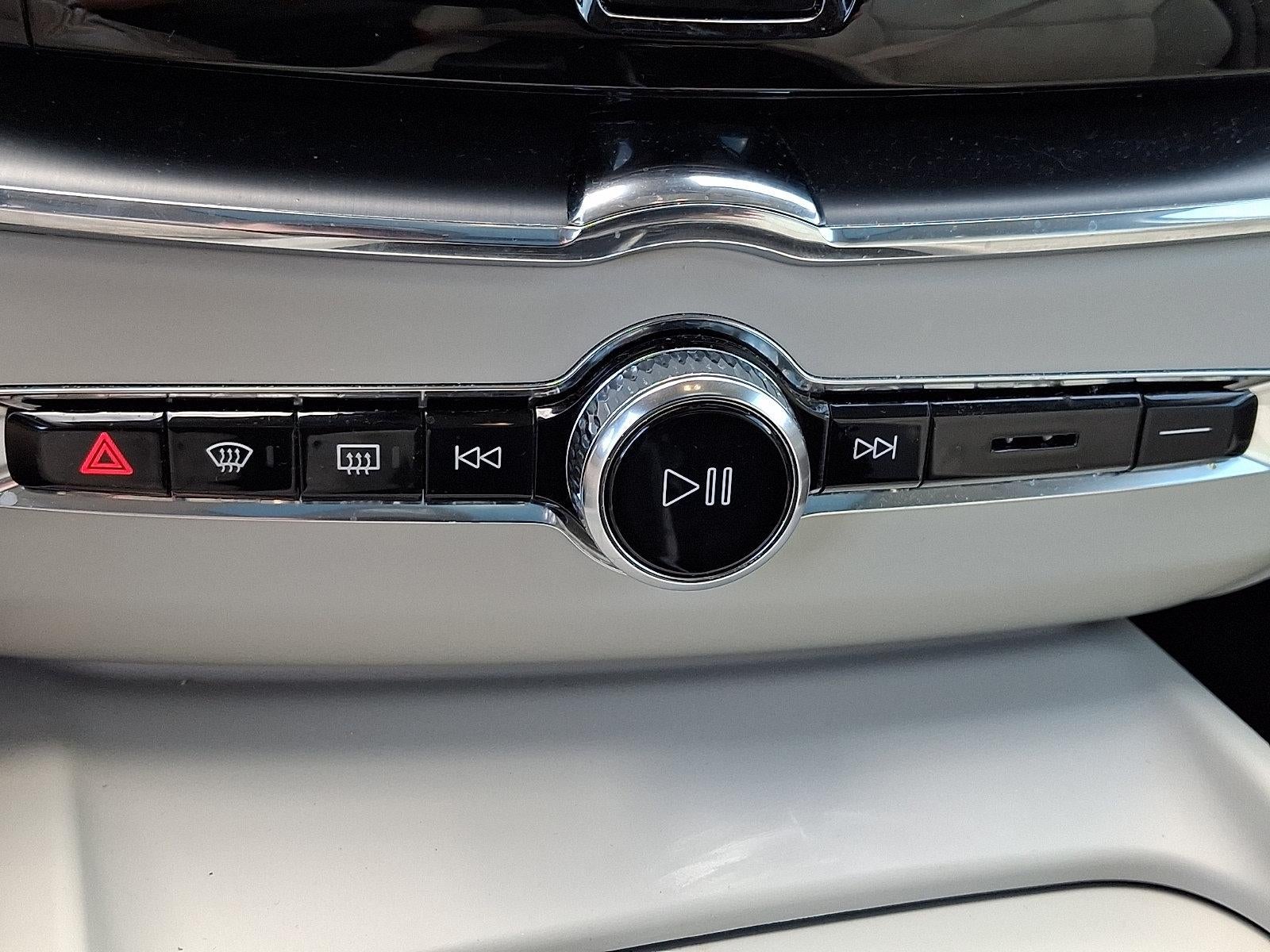 2024 Volvo XC60 B5 AWD Core Dark Theme