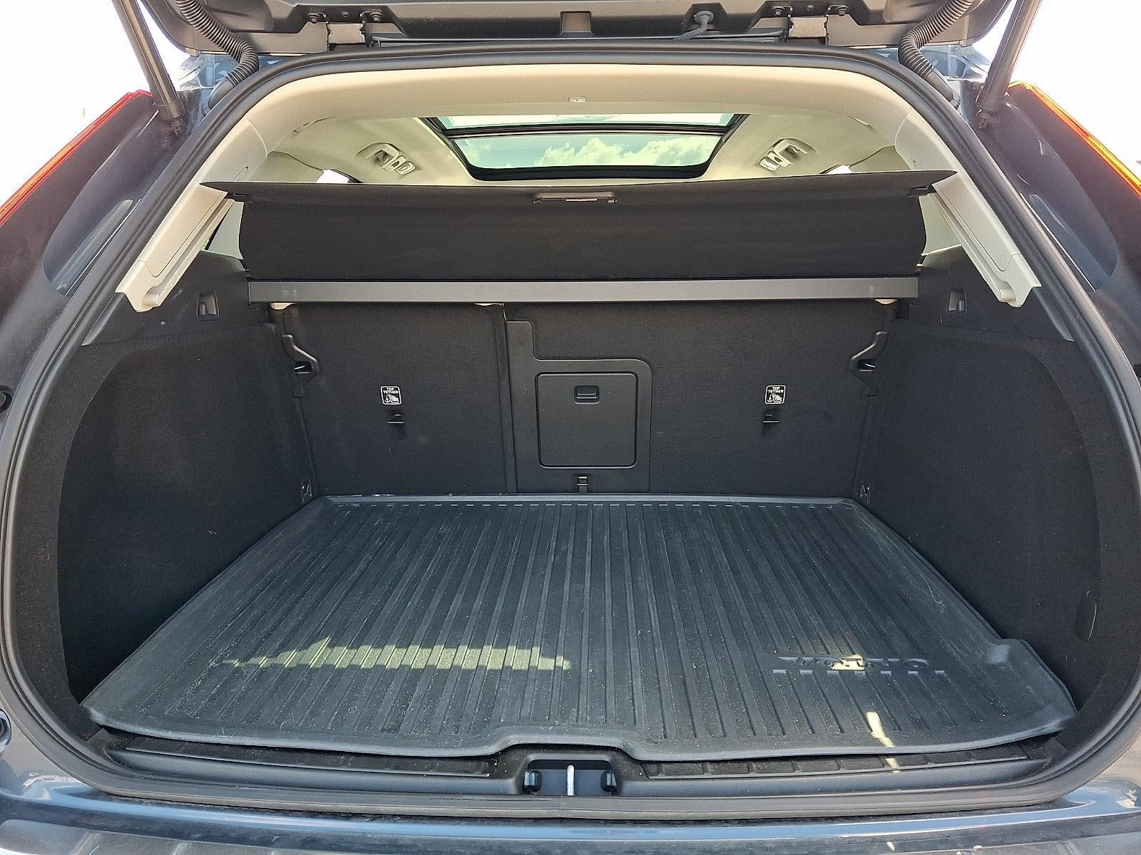 2024 Volvo XC60 B5 AWD Core Dark Theme