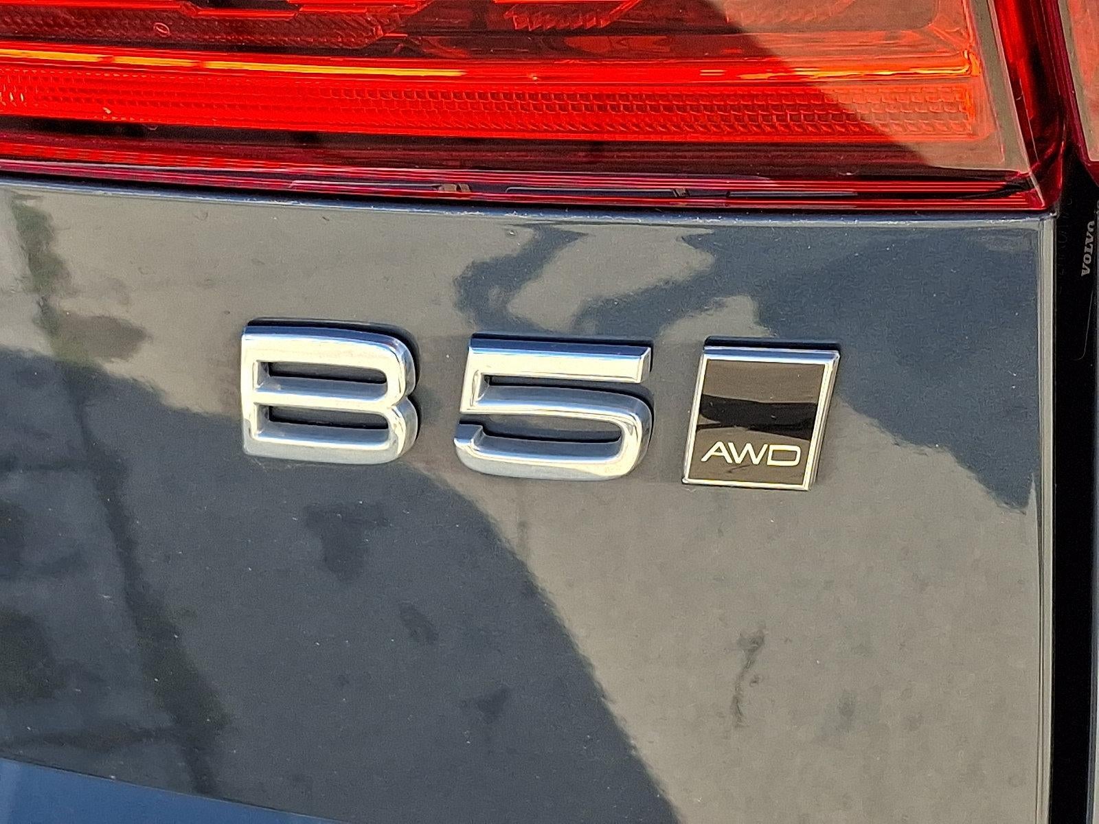 2024 Volvo XC60 B5 AWD Core Dark Theme