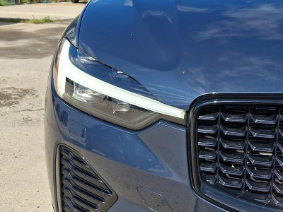 2024 Volvo XC60 B5 AWD Core Dark Theme