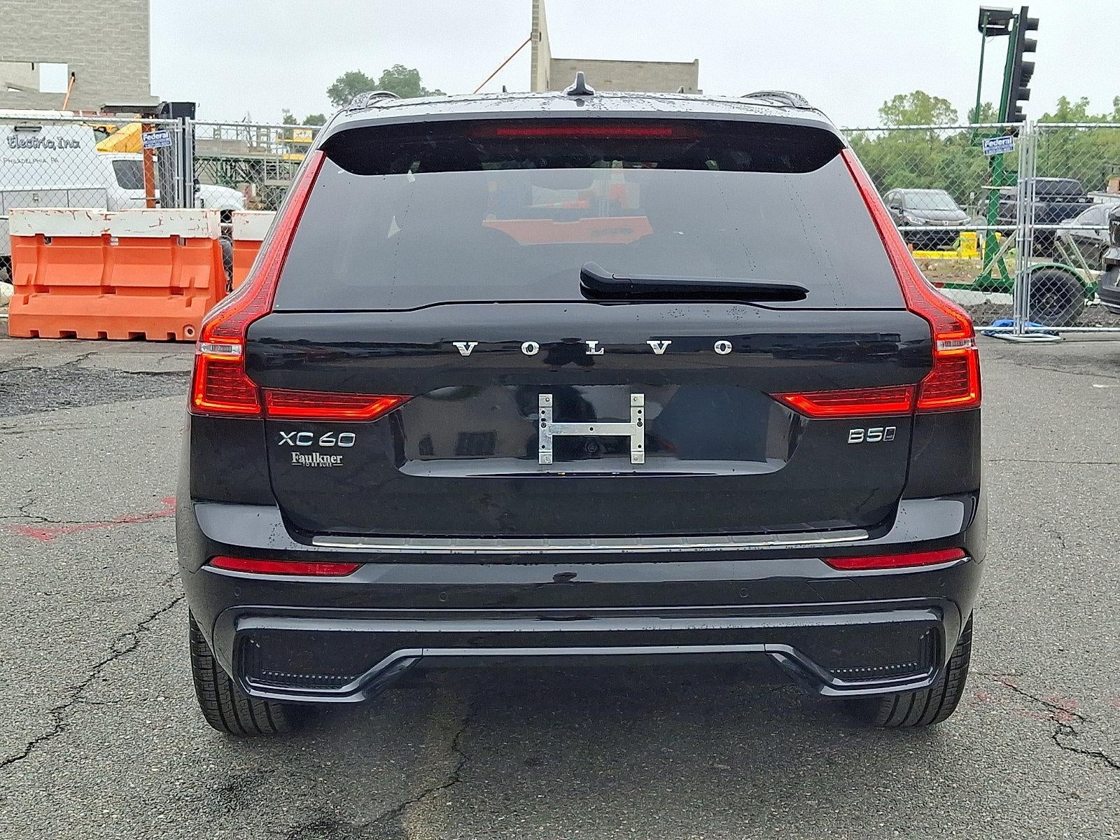 2024 Volvo XC60 B5 AWD Core Dark Theme