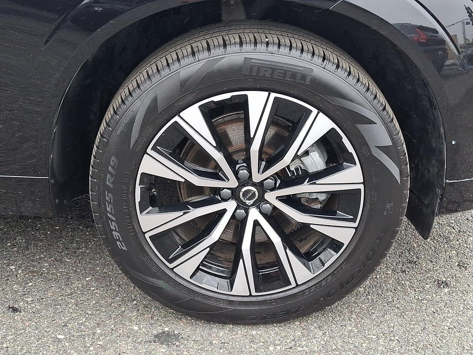 2024 Volvo XC60 B5 AWD Core Dark Theme