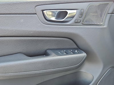 2022 Volvo XC60 B5 AWD Momentum
