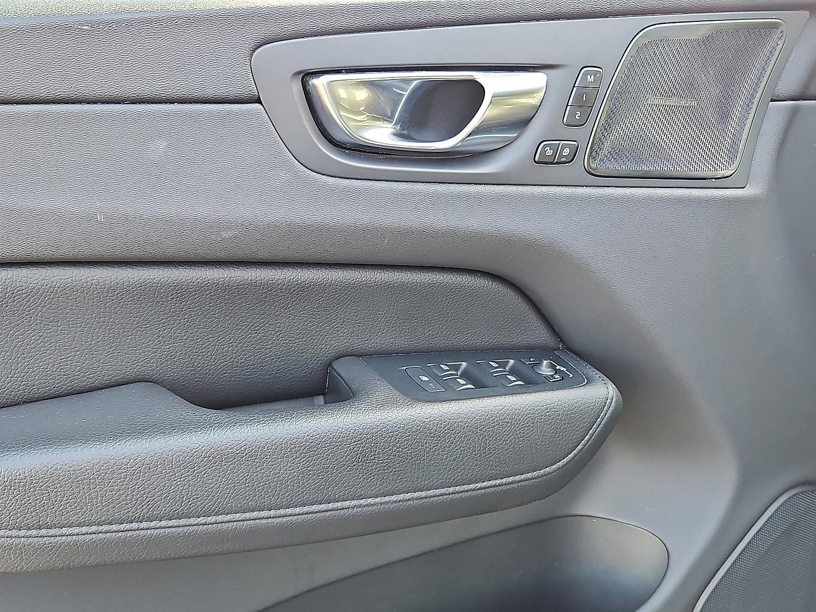 2022 Volvo XC60 B5 AWD Momentum