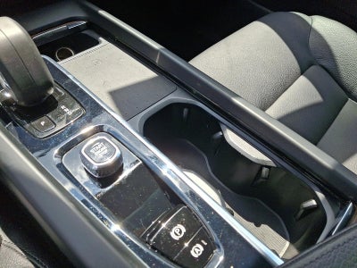 2022 Volvo XC60 B5 AWD Momentum