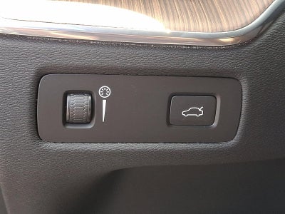 2022 Volvo XC60 B5 AWD Momentum