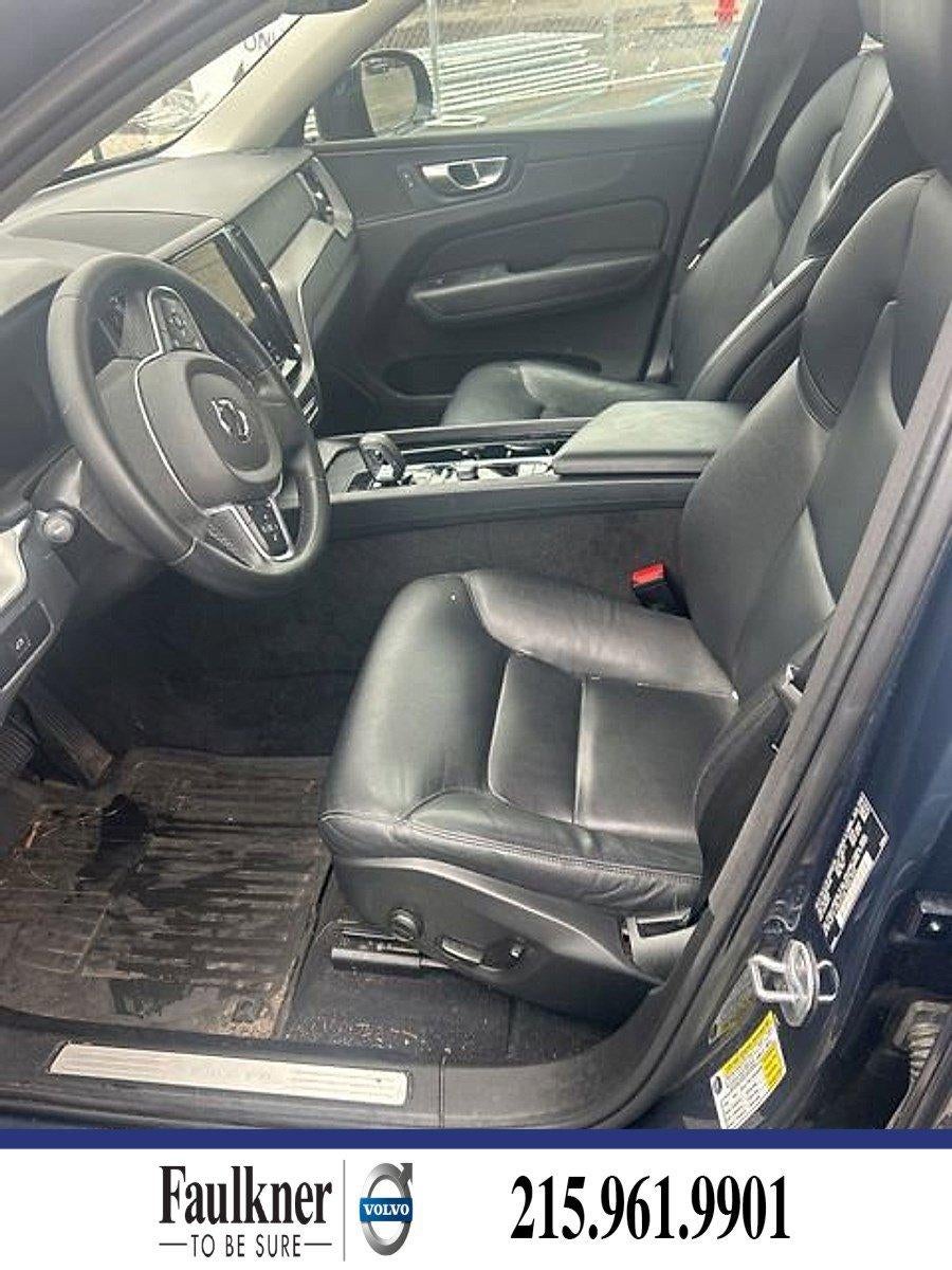 2024 Volvo XC60 B5 AWD Core Dark Theme