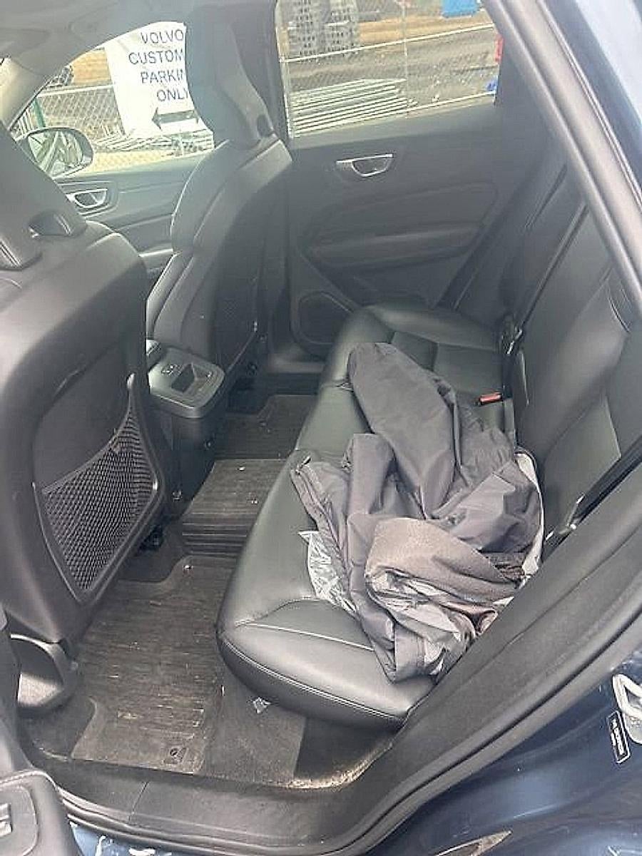 2024 Volvo XC60 B5 AWD Core Dark Theme