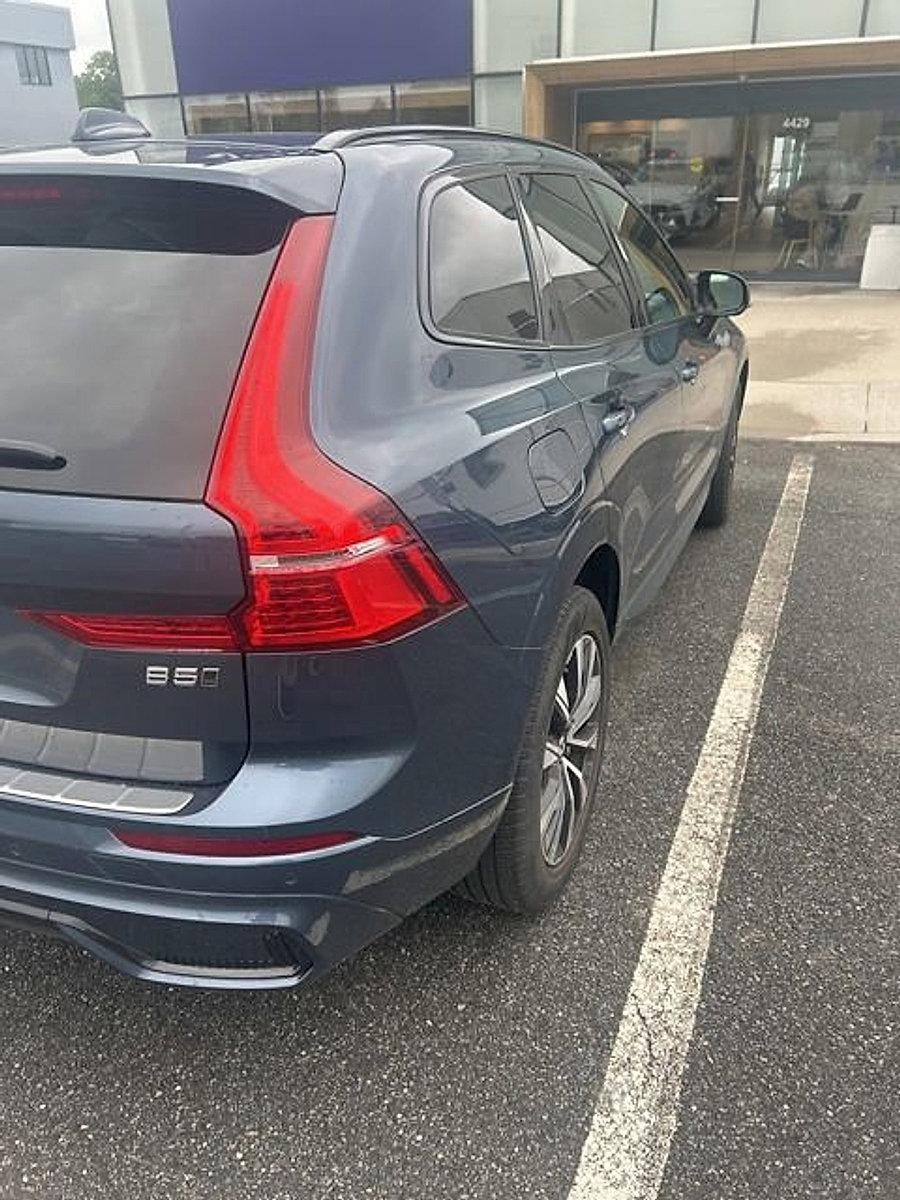 2024 Volvo XC60 B5 AWD Core Dark Theme