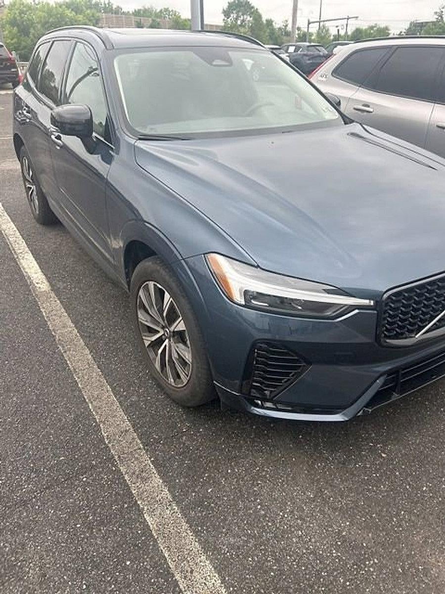 2024 Volvo XC60 B5 AWD Core Dark Theme