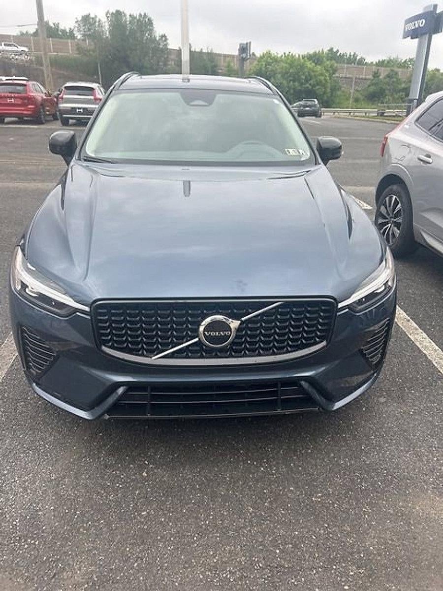 2024 Volvo XC60 B5 AWD Core Dark Theme