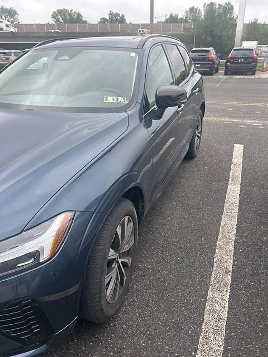 2024 Volvo XC60 B5 AWD Core Dark Theme