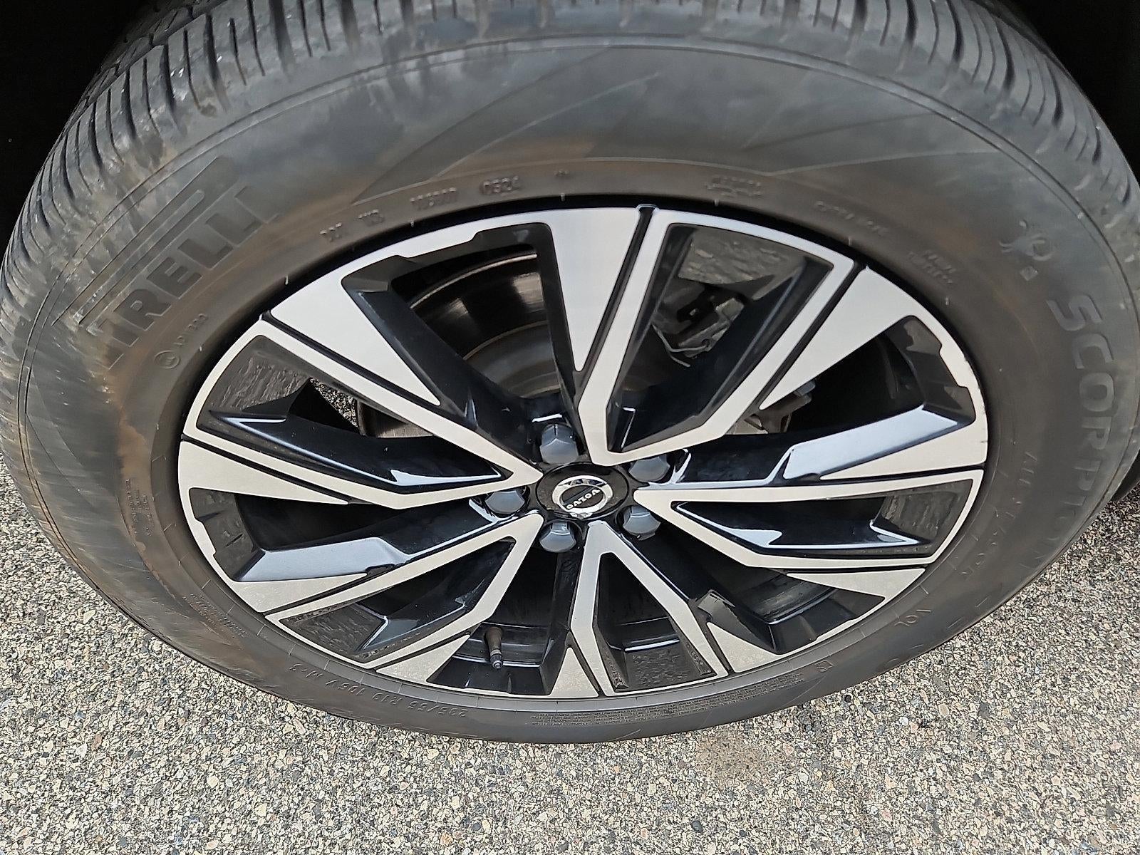 2024 Volvo XC60 B5 AWD Core Dark Theme