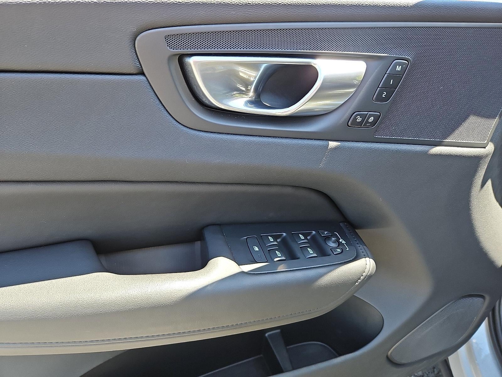 2024 Volvo XC60 B5 AWD Core Dark Theme
