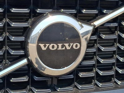 2024 Volvo XC60 B5 AWD Core Dark Theme