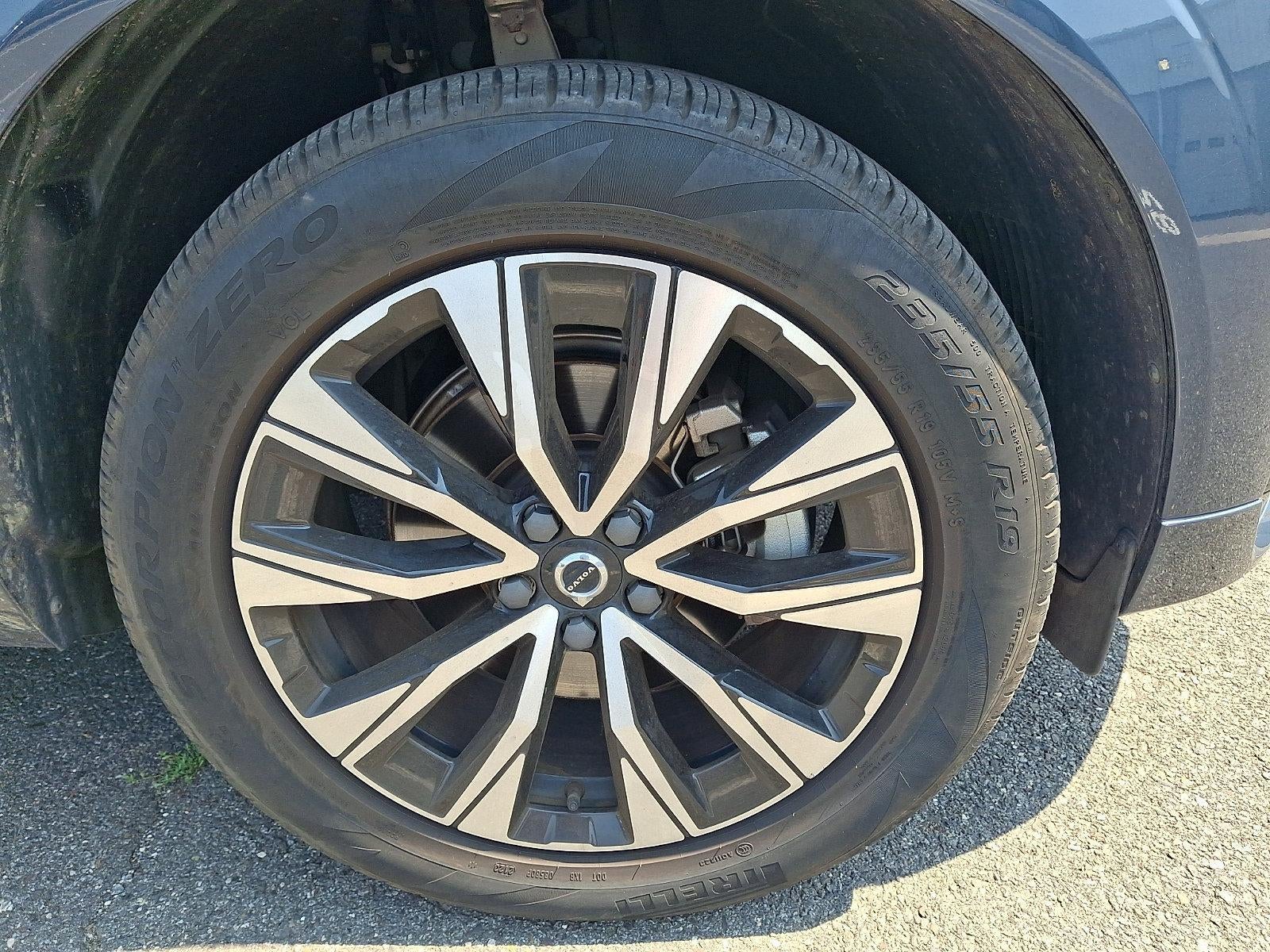 2024 Volvo XC60 B5 AWD Core Dark Theme