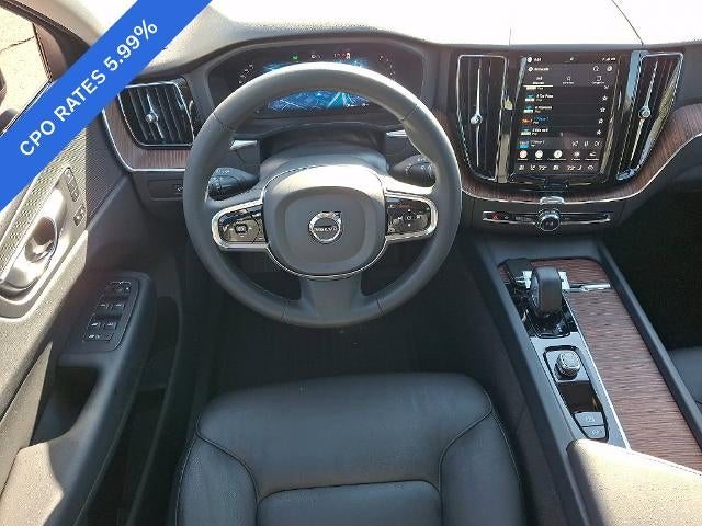 2024 Volvo XC60 B5 AWD Plus Dark Theme