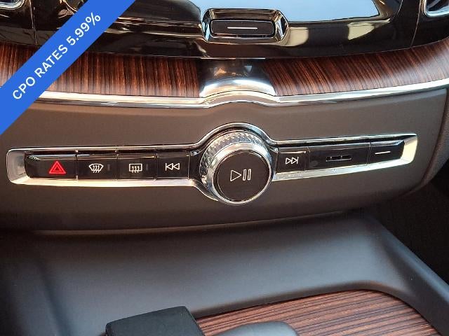 2024 Volvo XC60 B5 AWD Plus Dark Theme
