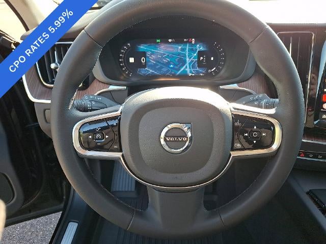 2024 Volvo XC60 B5 AWD Plus Dark Theme