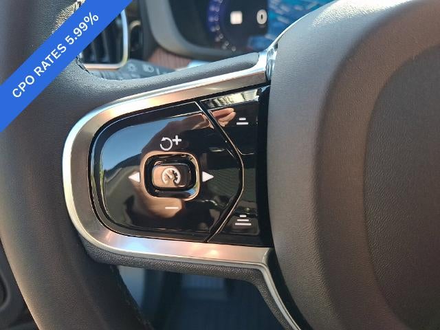2024 Volvo XC60 B5 AWD Plus Dark Theme