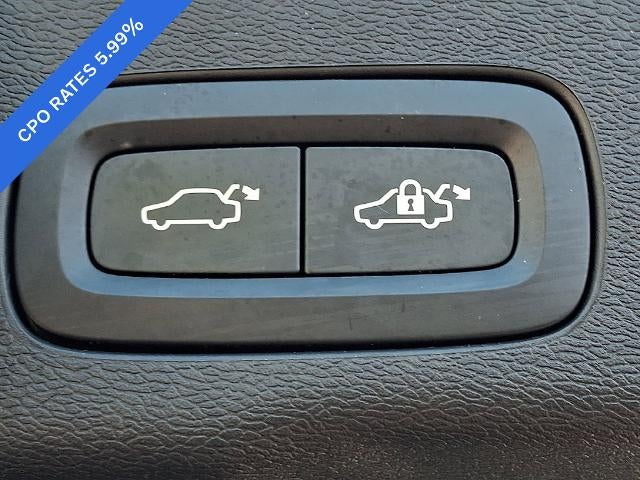 2024 Volvo XC60 B5 AWD Plus Dark Theme