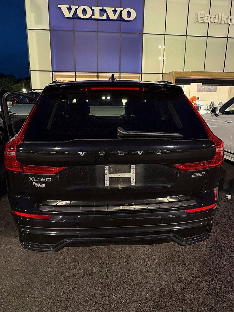 2024 Volvo XC60 B5 AWD Plus Dark Theme