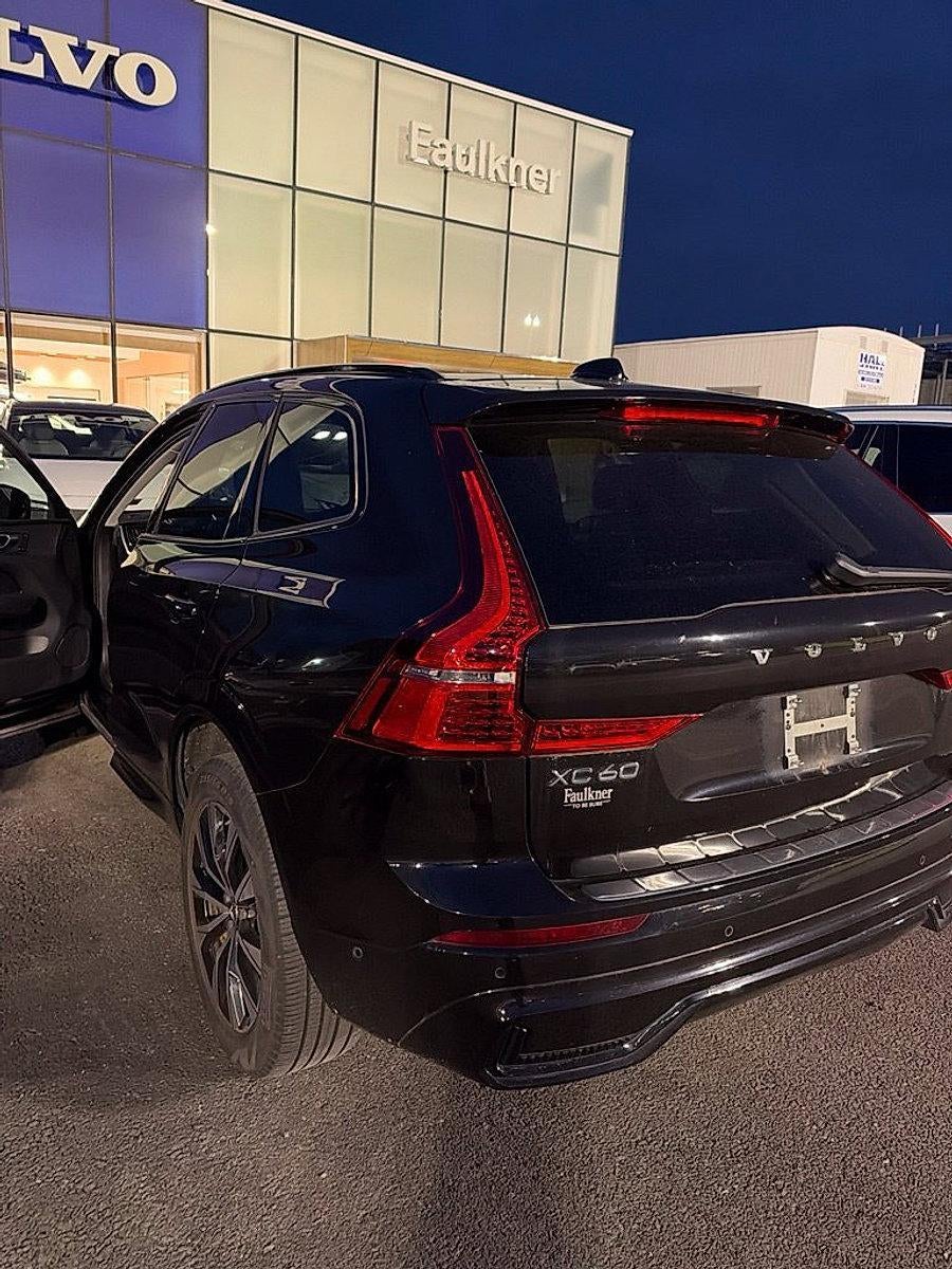 2024 Volvo XC60 B5 AWD Plus Dark Theme