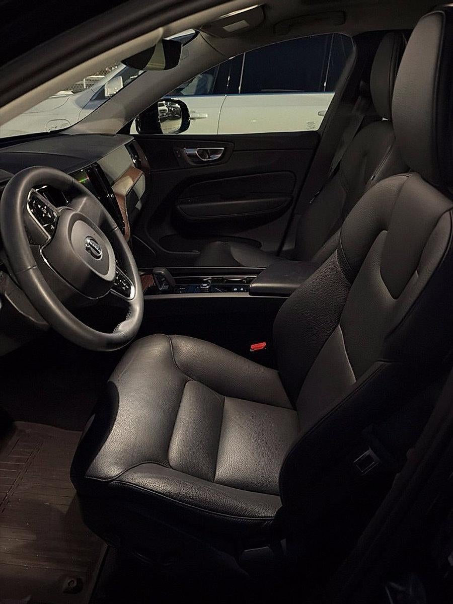 2024 Volvo XC60 B5 AWD Plus Dark Theme