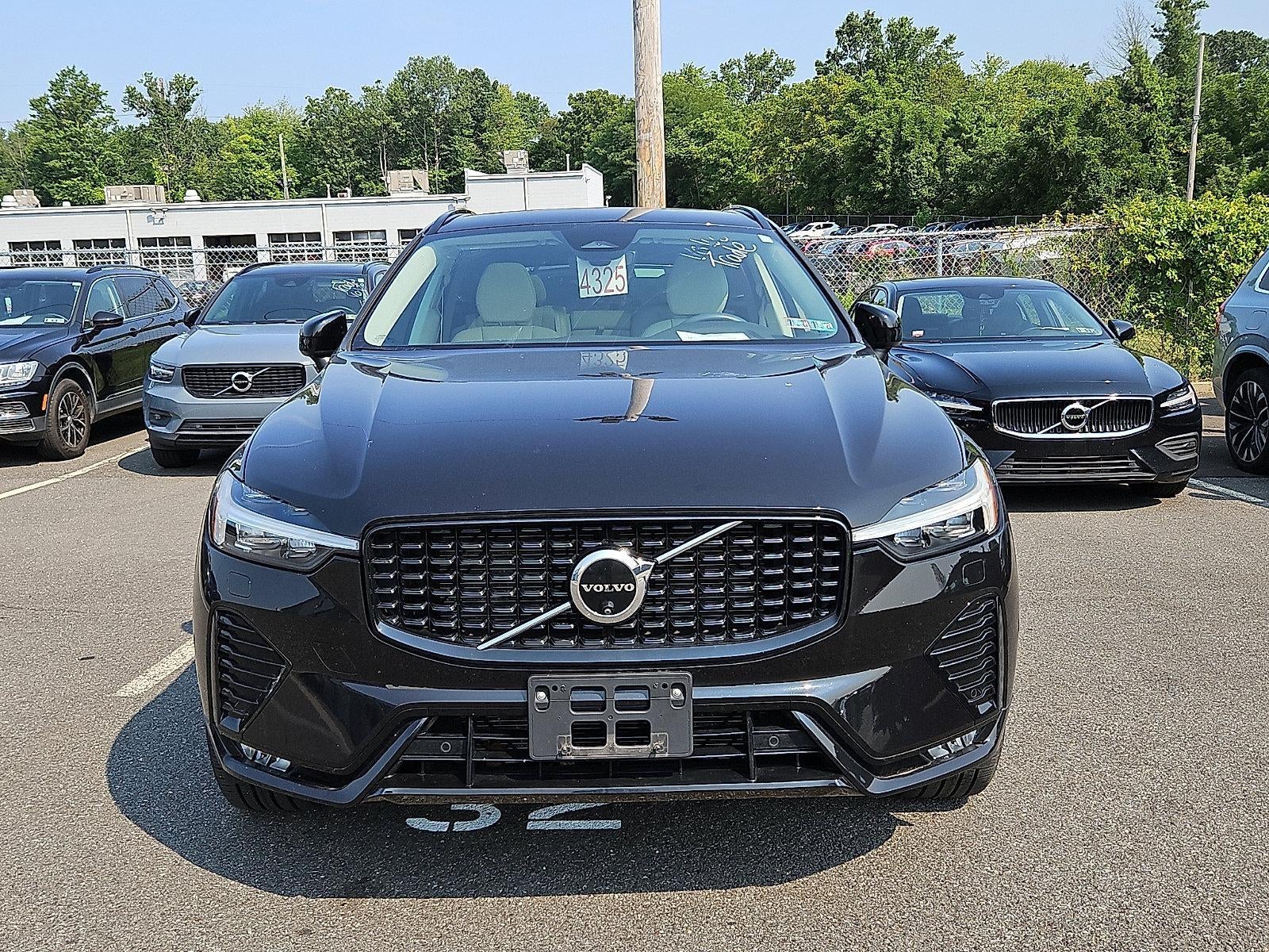 2024 Volvo XC60 B5 AWD Plus Dark Theme