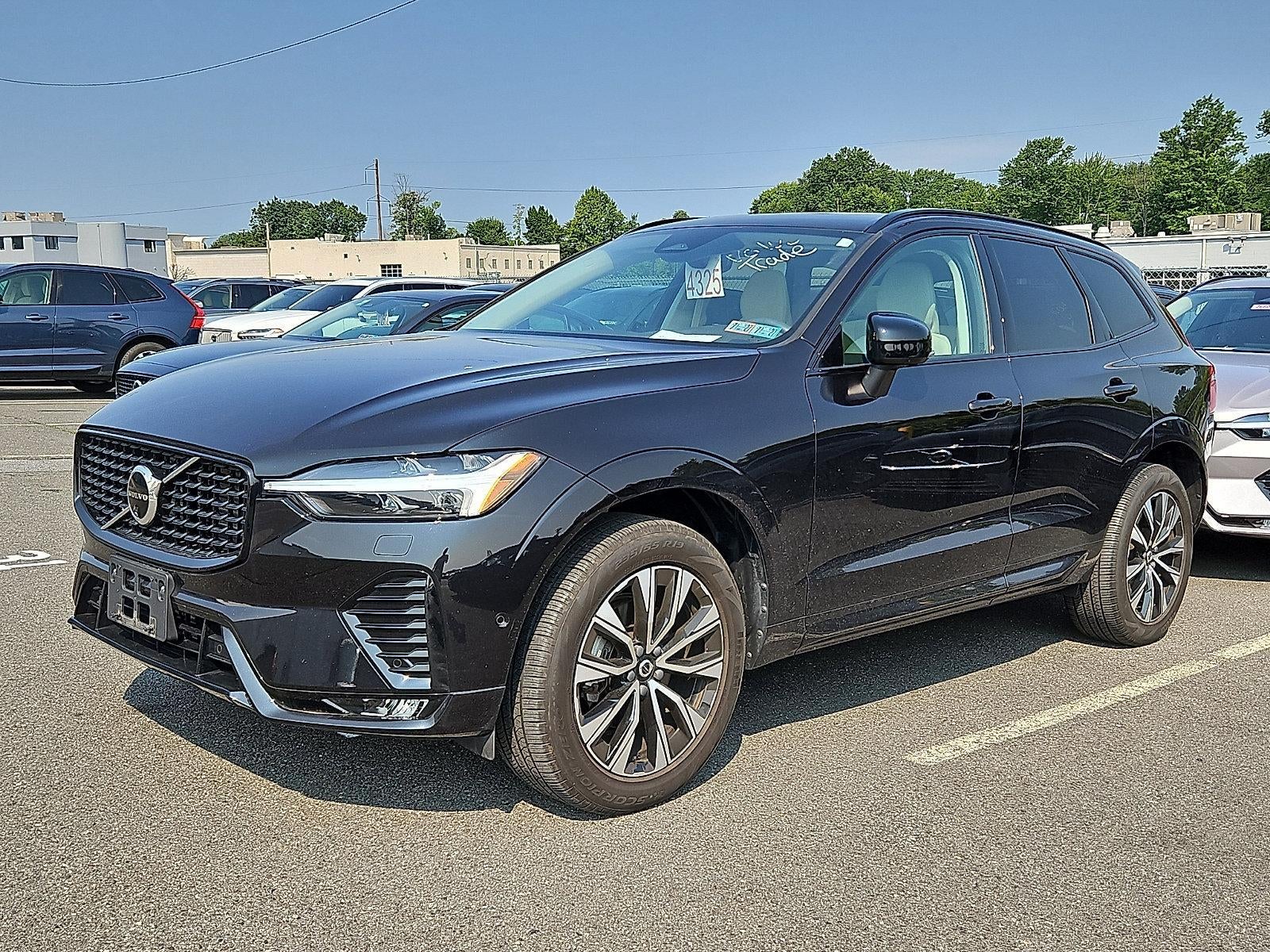 2024 Volvo XC60 B5 AWD Plus Dark Theme