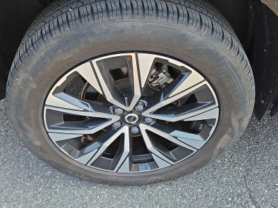 2024 Volvo XC60 B5 AWD Plus Dark Theme