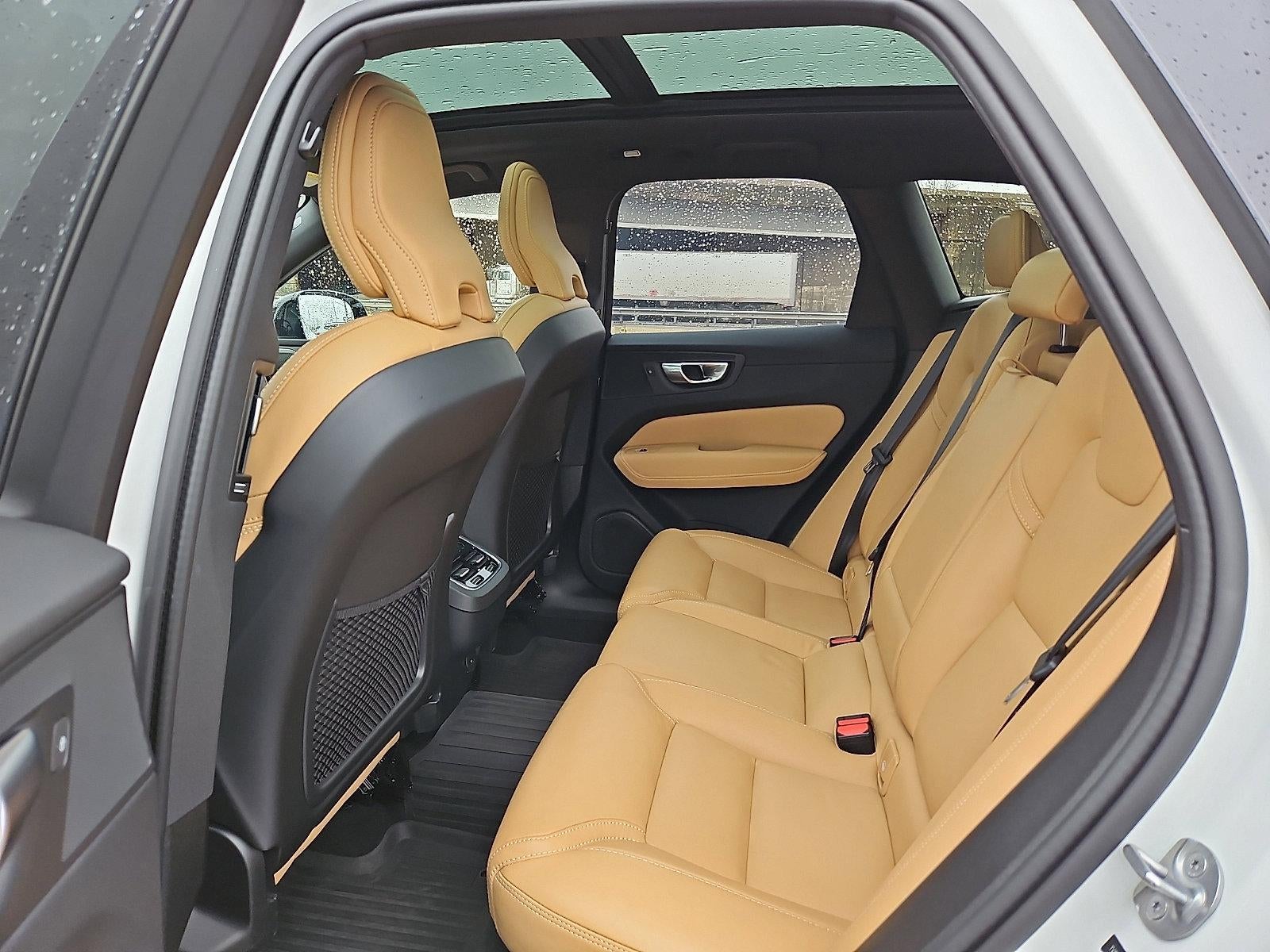 2024 Volvo XC60 B5 AWD Ultimate Dark Theme