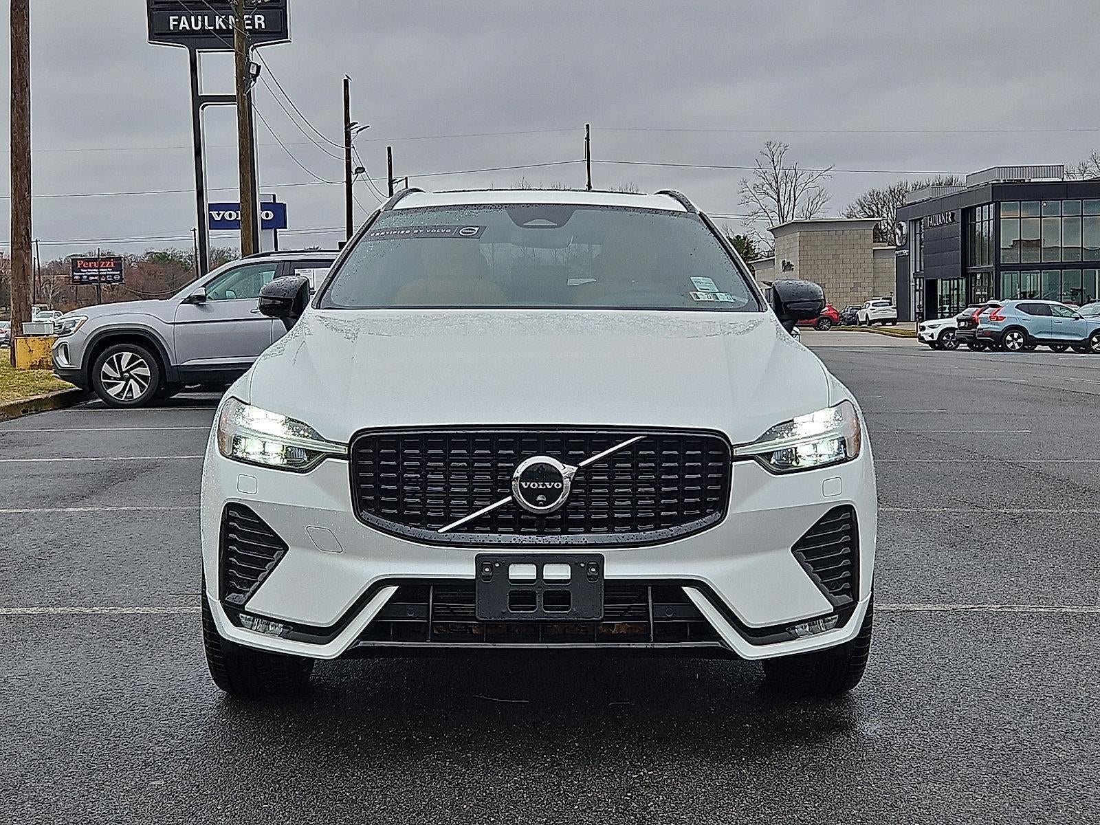 2024 Volvo XC60 B5 AWD Ultimate Dark Theme
