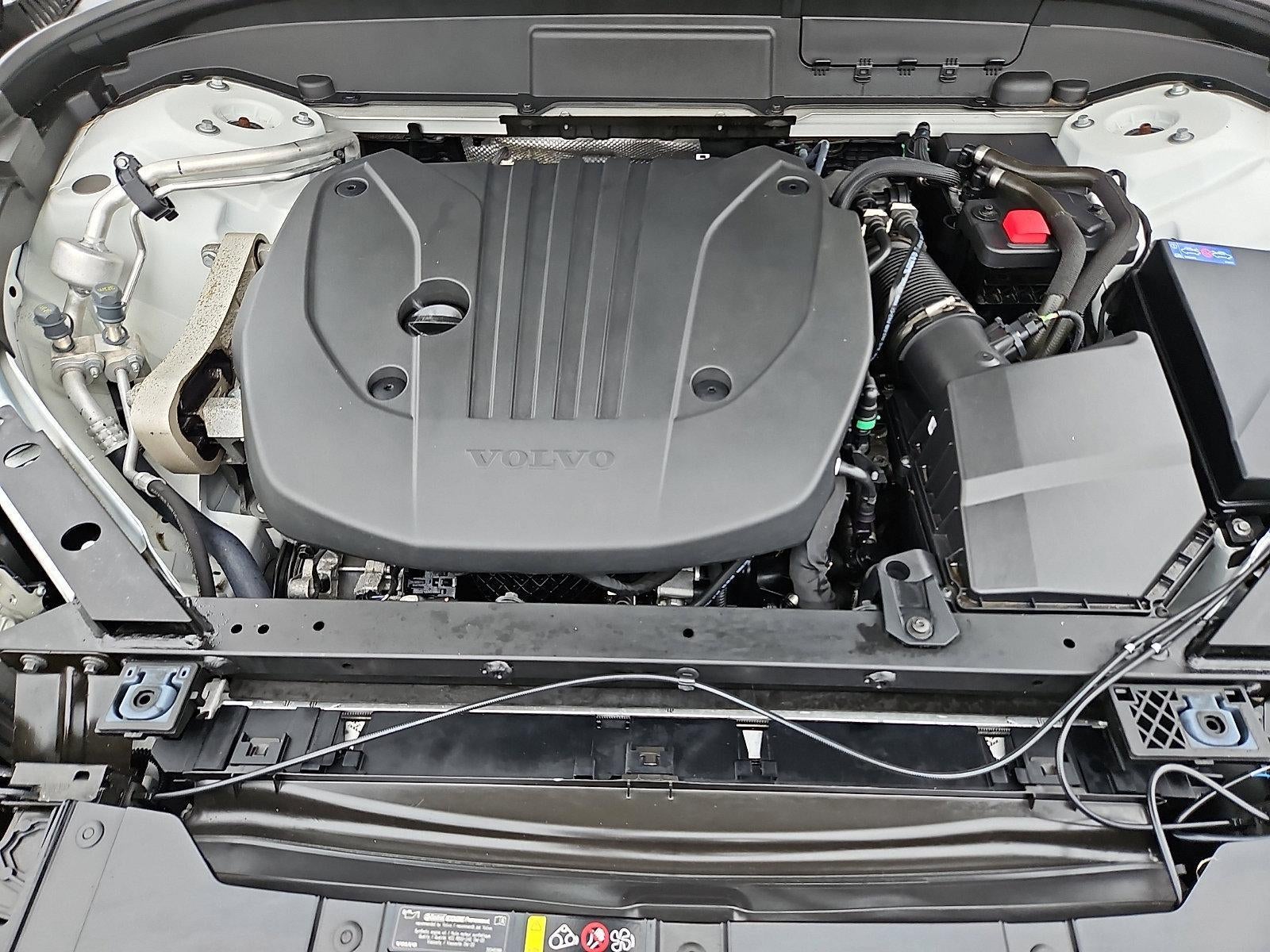 2024 Volvo XC60 B5 AWD Ultimate Dark Theme