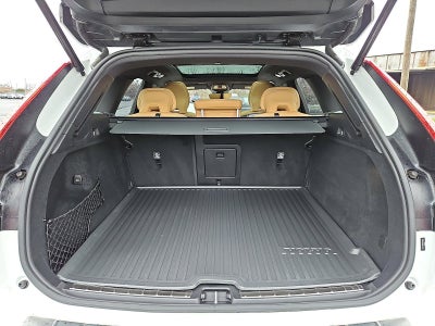 2024 Volvo XC60 B5 AWD Ultimate Dark Theme