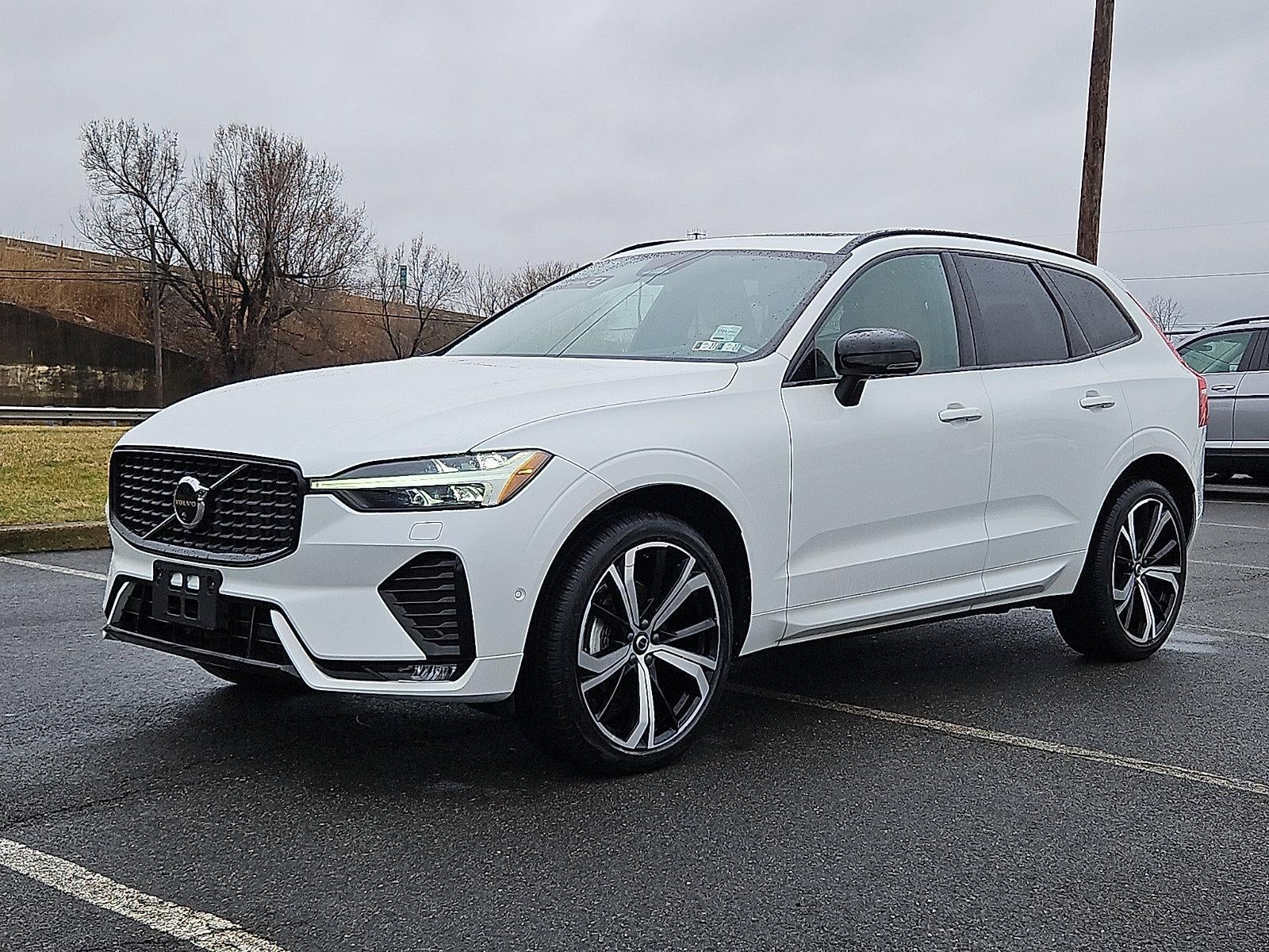 2024 Volvo XC60 B5 AWD Ultimate Dark Theme