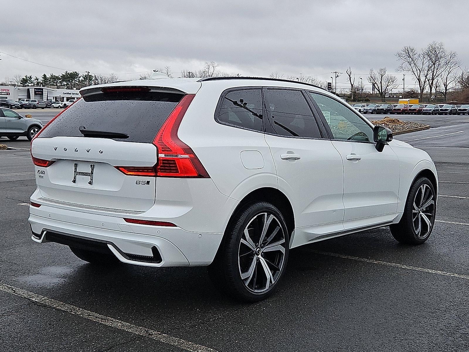 2024 Volvo XC60 B5 AWD Ultimate Dark Theme