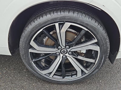 2024 Volvo XC60 B5 AWD Ultimate Dark Theme
