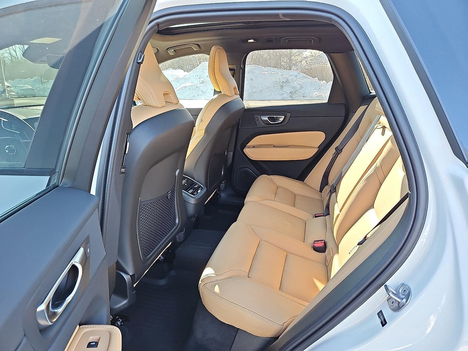 2024 Volvo XC60 B5 AWD Ultimate Dark Theme